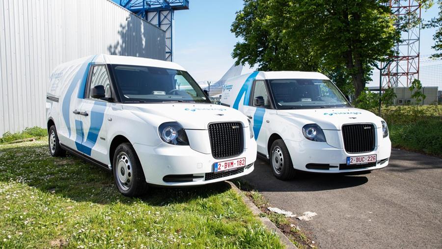 Le premier modèle commercial de l’emblématique taxi londonien sur les routes belges