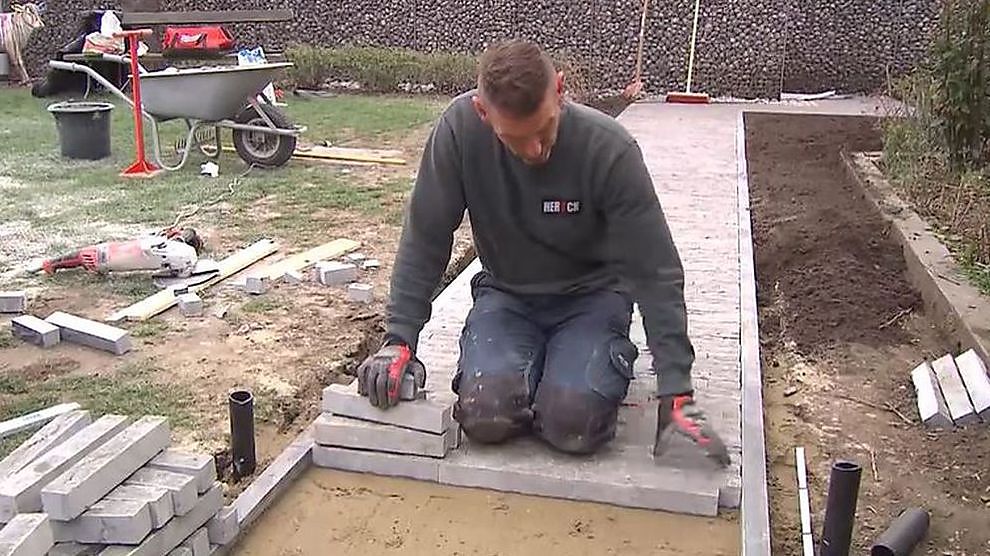 Hoe een tuinpad in natuursteen aanleggen