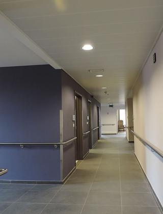 De Maaspoorte à Maaseik: une nouvelle construction avec 64 lits pour le centre de soins résidentiel, 56 lits pour la maison de repos, trois lits pour les séjours courts, un centre de soins de jour et un guichet de soins