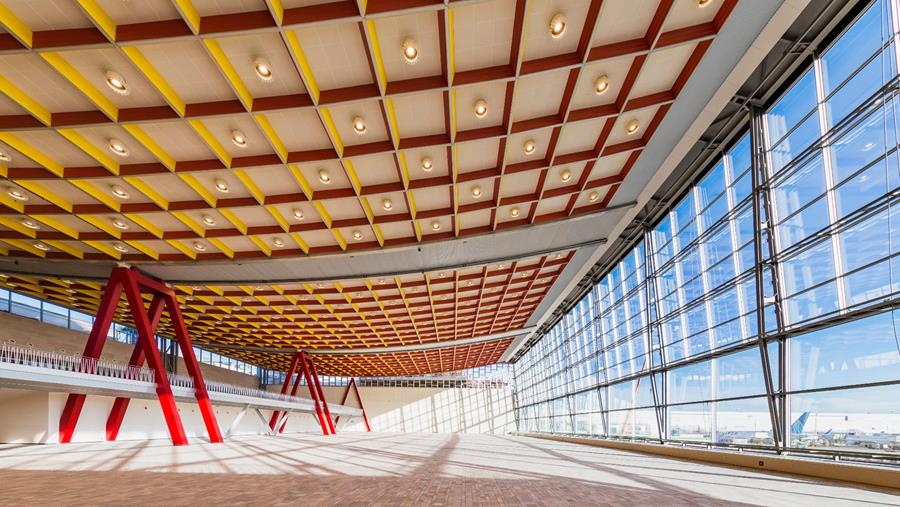 RÉNOVATION COMPLEXE DU PLAFOND DU SKYHALL DE L'AÉROPORT DE BRUXELLES