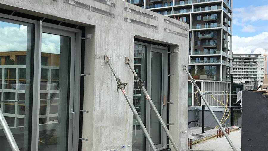 KA Construct installe un mur-rideau au 24e étage
