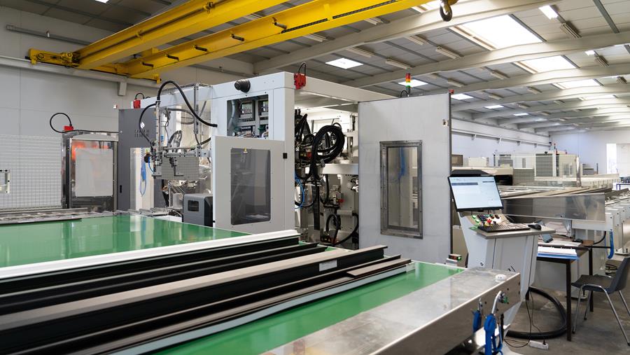 Volautomatisch aluminium ramen en deuren produceren