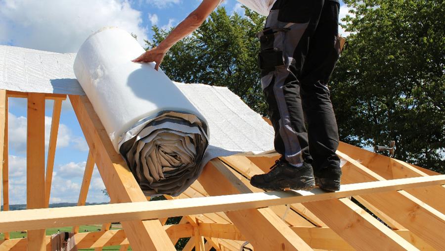 Toiture sarking et isolation par l'intérieur d'une façade: tirez la couverture de votre côté!