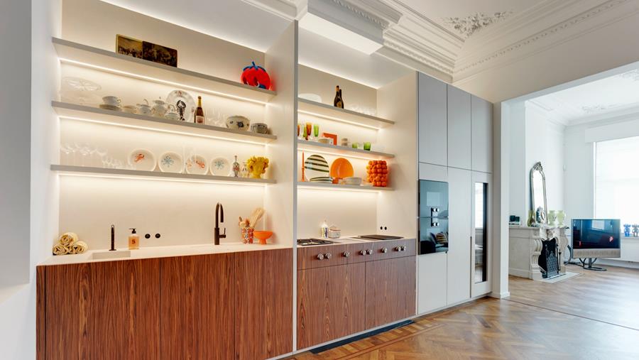 Compacte keuken voorzien van complete inrichting