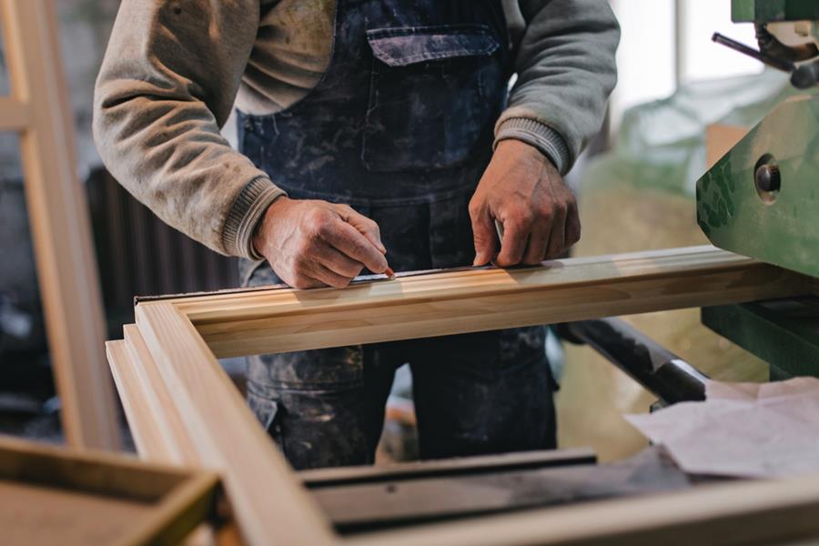 A céder : menuiserie châssis et portes en bois/pvc