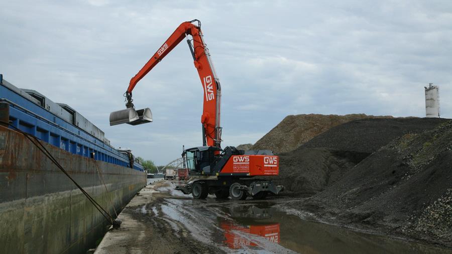 Transbordement à l'aide des grues ultra solides de GWS Kraanbedrijf