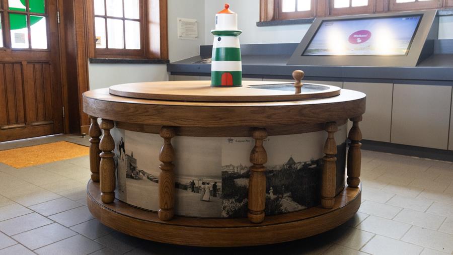 ABIS rust nieuwe toerismekantoren uit met interactieve meubels