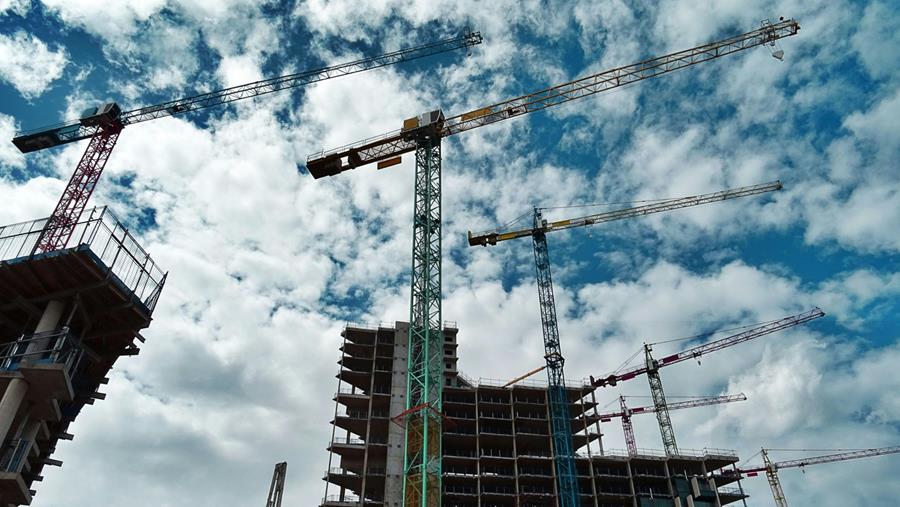Les projets de construction coincés dans un enchevêtrement de plaintes et de règles