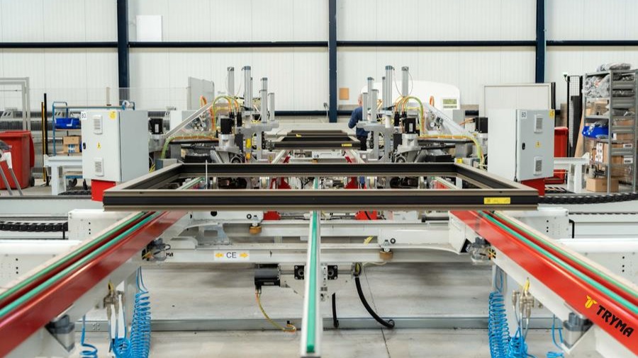 Aluminium hoekenpersen: opmars van CNC-gestuurd persen