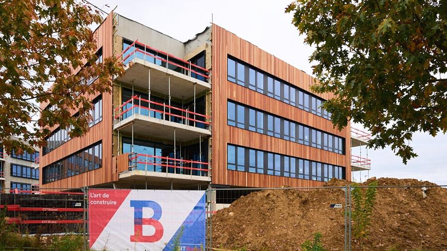 Houten gevel zet de toon voor duurzaam kantorenpark