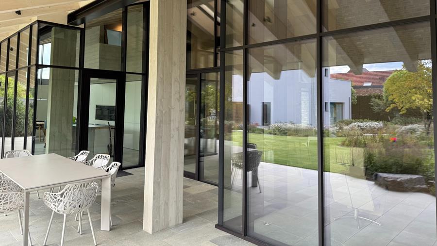 Primeur met ultrafijn gordijngevelsysteem