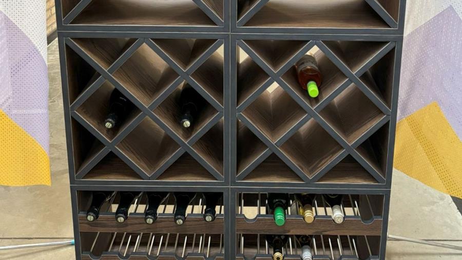 Modern wijnrek met strak lijnenspel