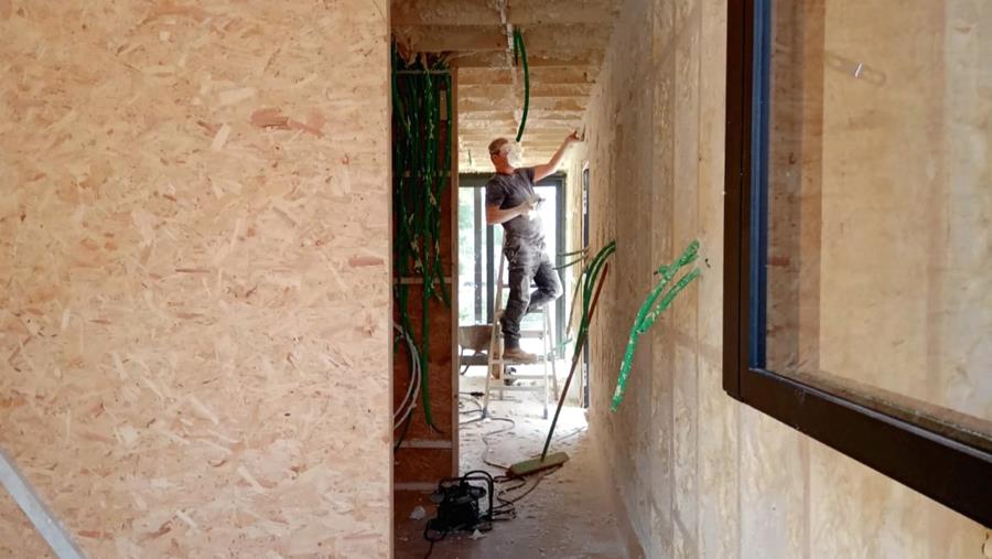 Zeecontainer wordt crisiswoning voor jongeren