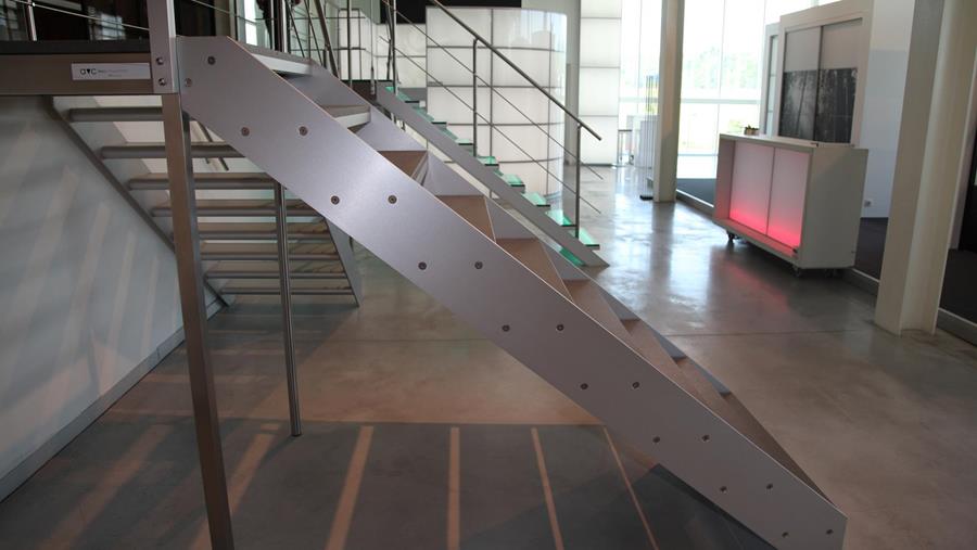 ALUMINIUM TRAP ALS DESIGNSTUK