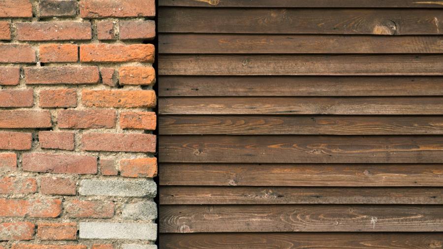 Comment lier une paroi maçonnée et une ossature en bois?