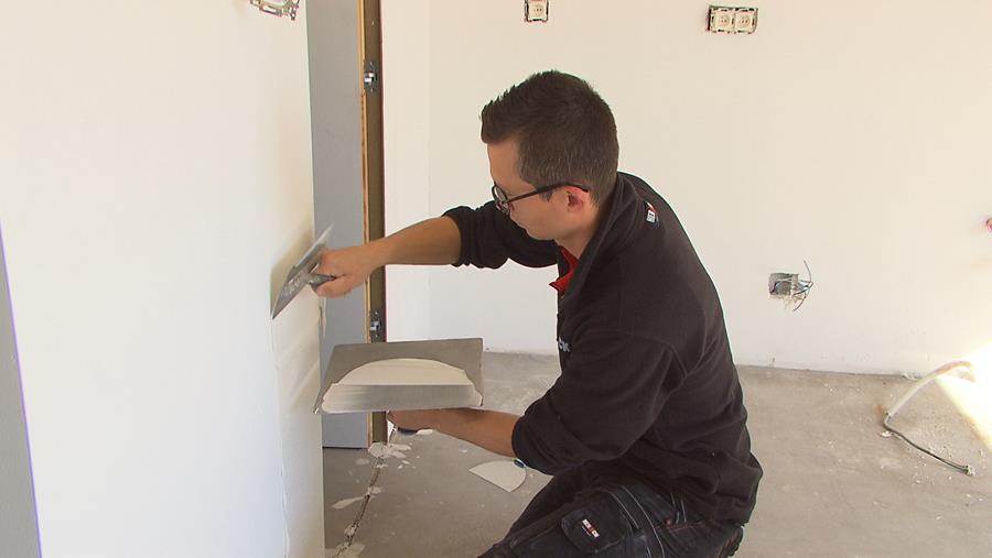 Comment installer une porte intérieure en bois?