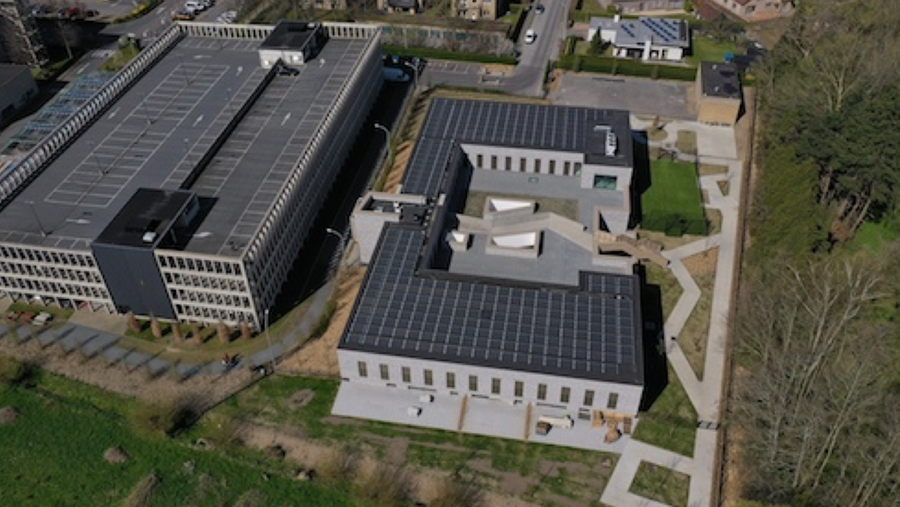 L'AZ Sint-Lucas produit sa propre électricité grâce aux panneaux solaires HIT KURO